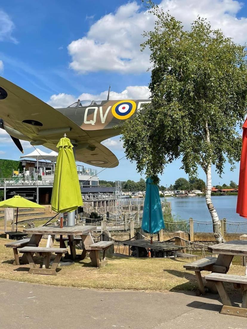 Muscovy Lodge With Hot Tub At Tattershall Lakes Country Park Екстериор снимка
