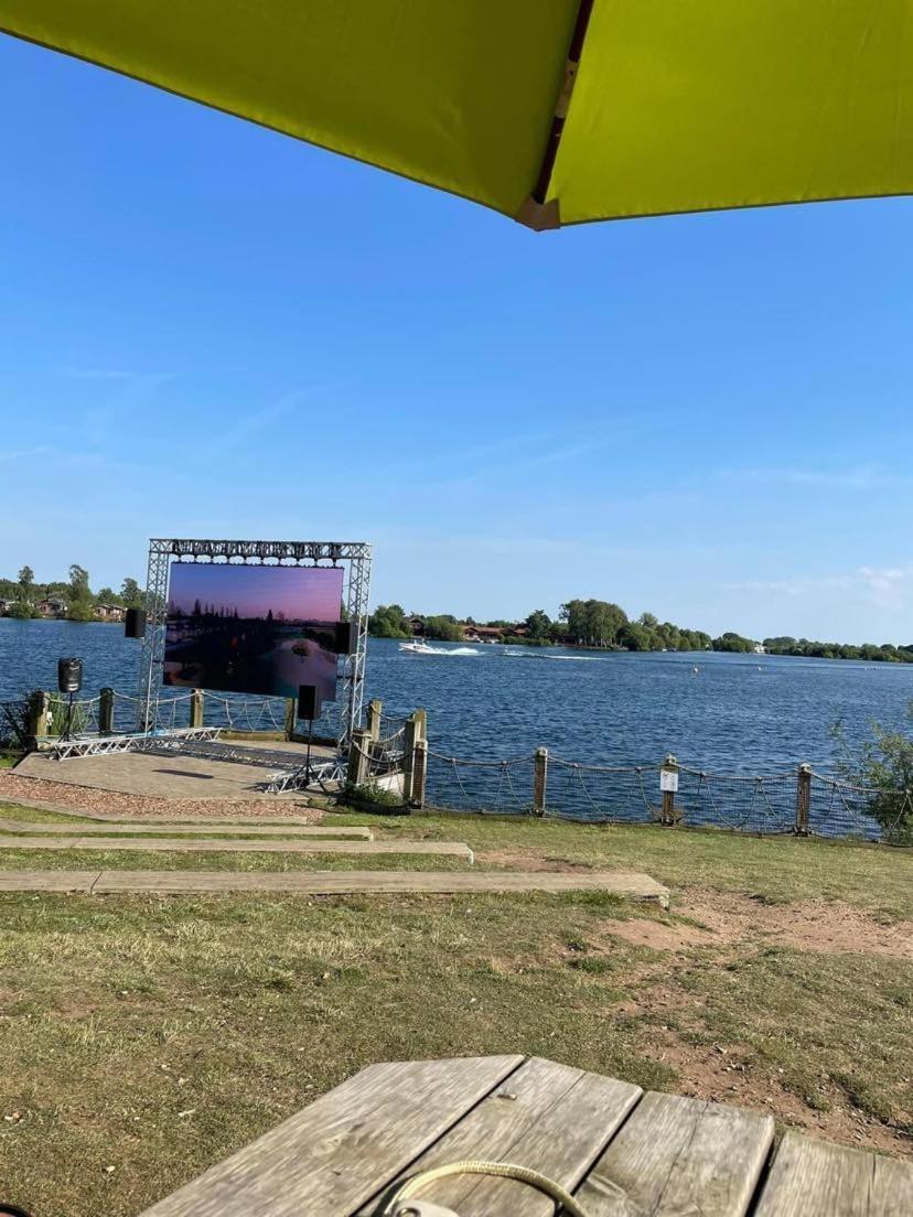 Muscovy Lodge With Hot Tub At Tattershall Lakes Country Park Екстериор снимка