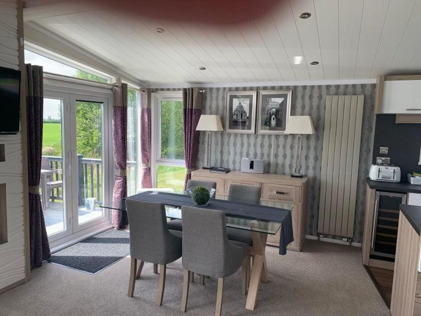 Muscovy Lodge With Hot Tub At Tattershall Lakes Country Park Екстериор снимка