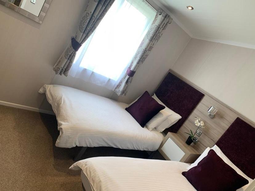 Muscovy Lodge With Hot Tub At Tattershall Lakes Country Park Екстериор снимка
